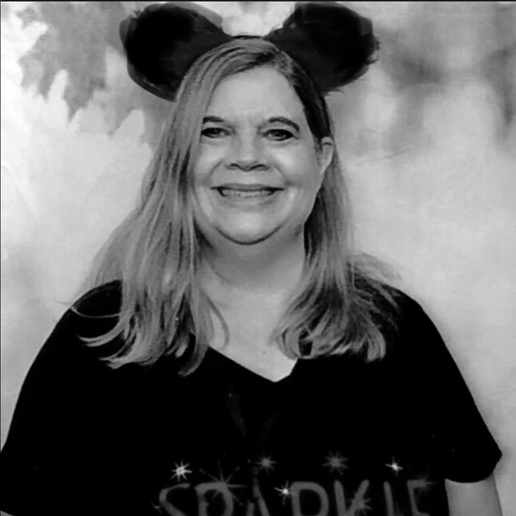 Meet your Posher, Lynda - Picture 1 of 3